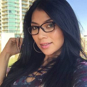 Meet your Posher, Raquel